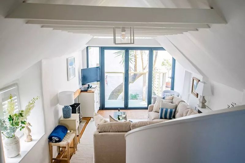 Artist Cottage, Downalong - Sleeps 6 - Pet Friendly - Parking