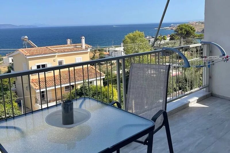 Cozy apt. 5 minutes from Kokkino Limanaki beach and close to airport