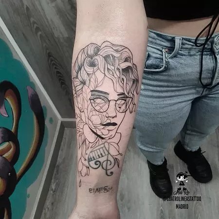 Cuatro Lineas Tattoo