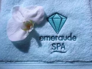 Domaine De La Tour Emeraude