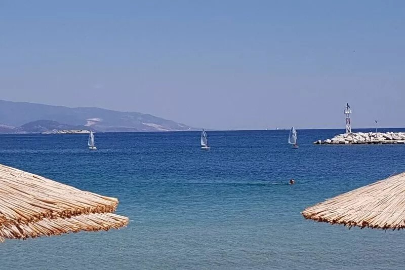 Sunlit, newly renovated apartment with 20sqm balcony and sea view