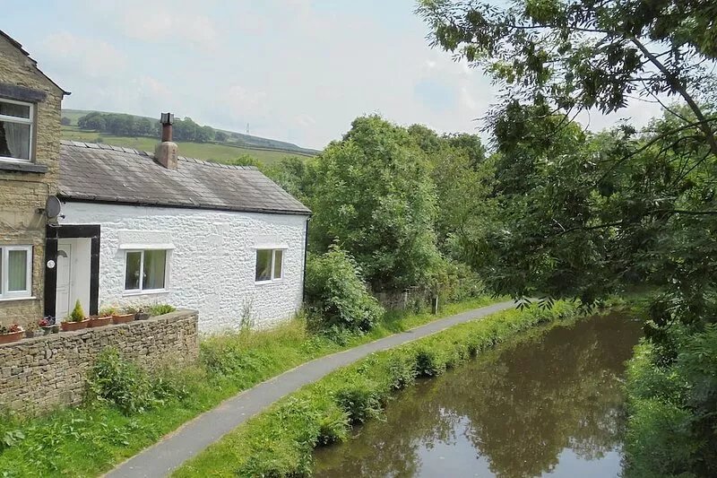 A lovely stone cottage adjacent to a canal with a small first floor terrace