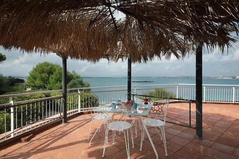 Independent villa on the sea