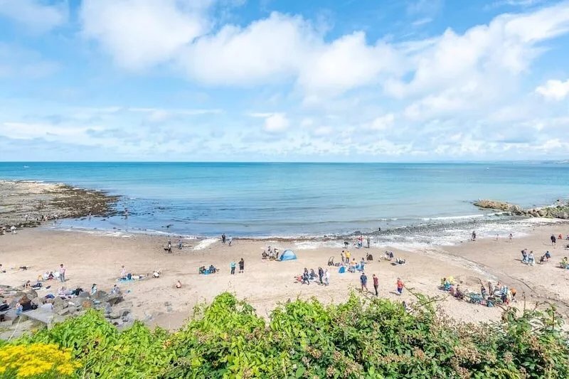 Perfect romantic retreat centrally located with sea views