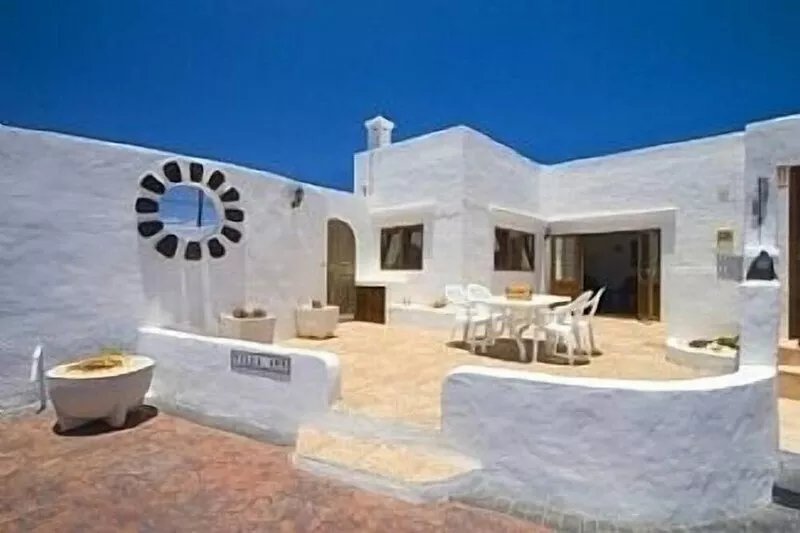 VILLA ANN - LANZAROTE COUNTRY VILLAS  - COMFORTABLE 3 BED VILLA AND PRIVATE POOL