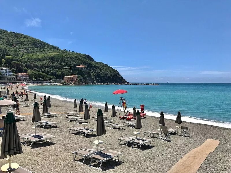 Aragosta, apartment for 4, with garden, 200m from beach, in Levanto centre