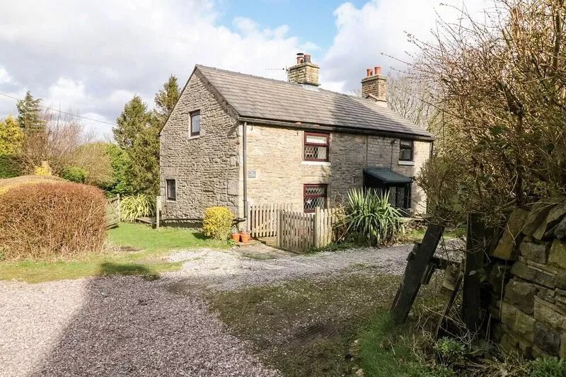 THE COTTAGE GLOSSOP, pet friendly, with open fire in Glossop