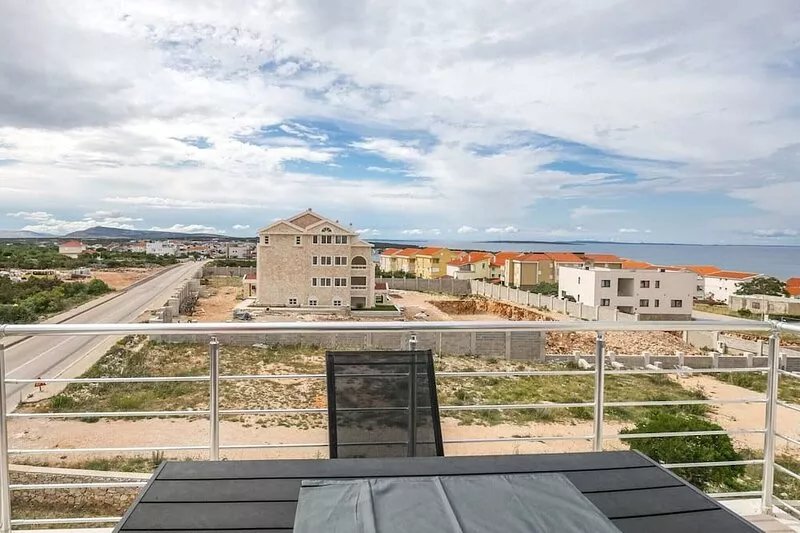 Contemporary Apartment in Novalja with Barbecue