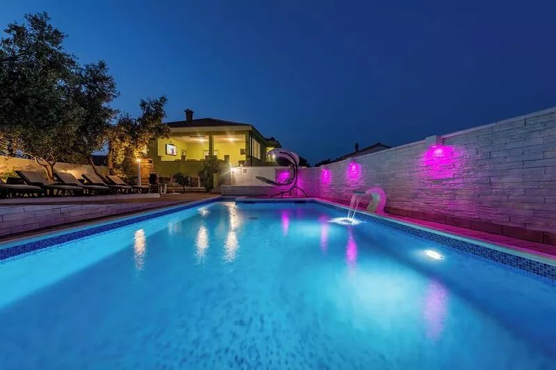 Dalmatian holiday home with swimming pool