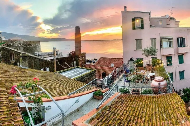 Spacious historic apartment with rooftop terrace
