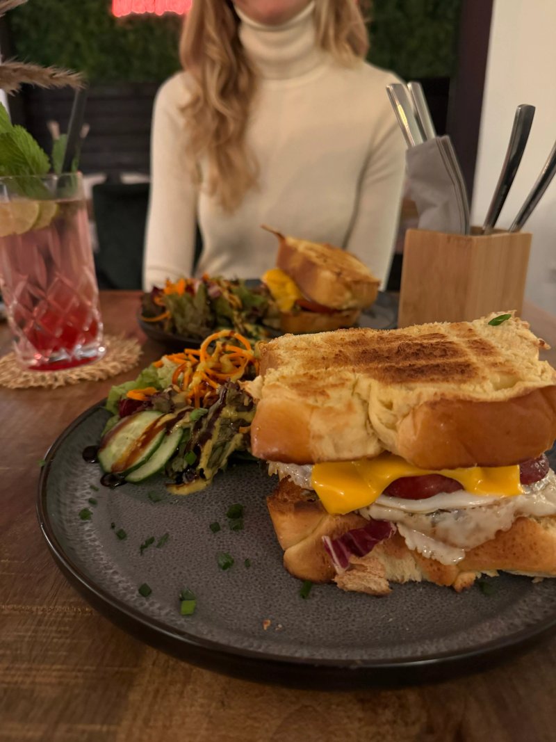 9to5 - Cafe & Brunch