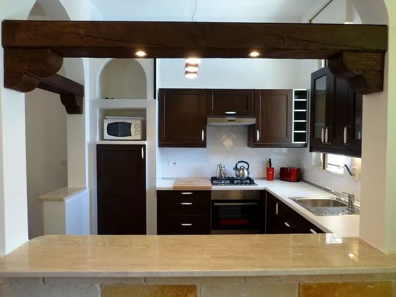 Beautiful Seaside Villa with pool & garden. 25 Mins From Airport. Free Wifi