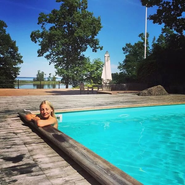 Large summer house directly by the Hjälmaren Sea