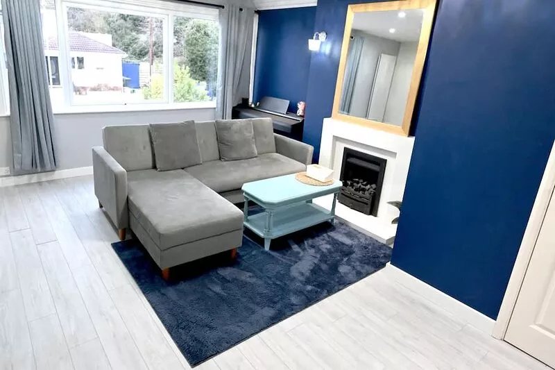 Stylish home in Warwick with piano. Free parking! EV charger available