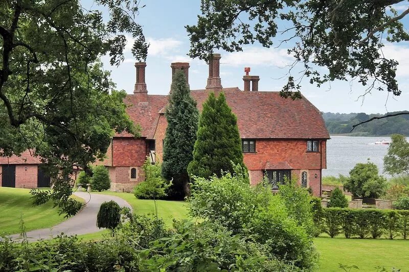 Waterside Manor is a truly outstanding English country home. ....