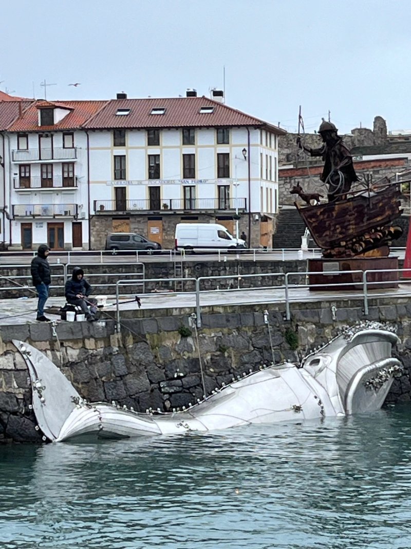 Estatua Antiguo Pescador Ballenero