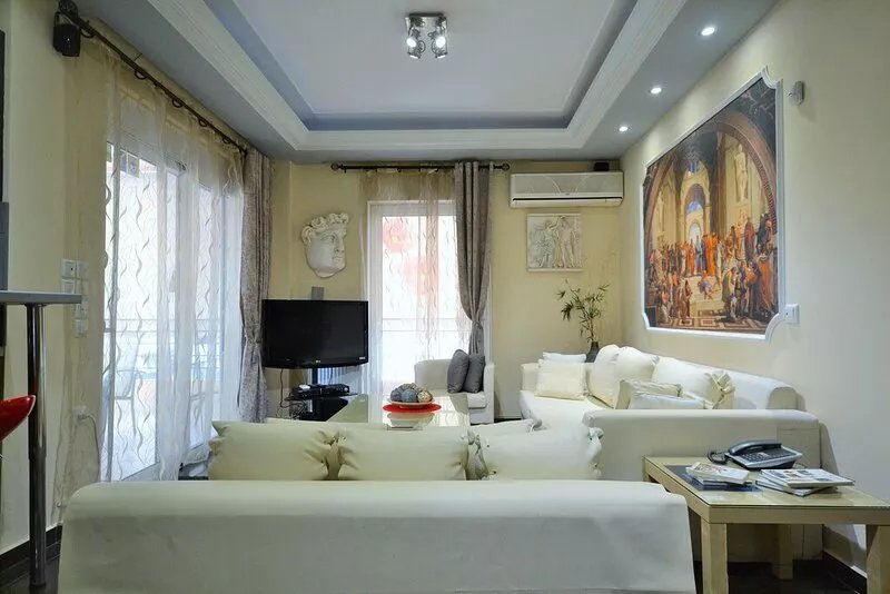 Brand new, stylish, high quality, central apt, full of amenities, metro in 50m