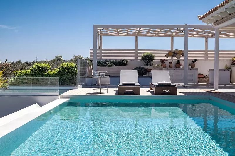 Alba Bianca Villa, Family Retreat with Heated Pool
