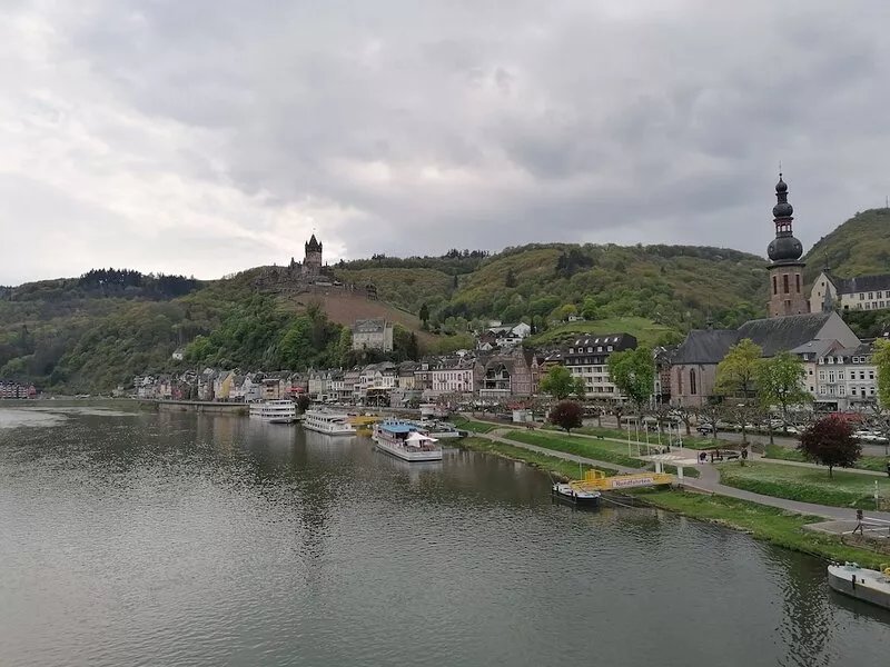 Vacation home with garden and terrace, 15 minutes from the Moselle