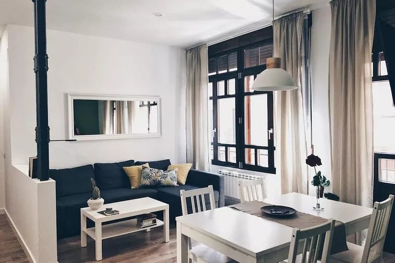 Modern, bright and central apartment. One minute from the Plaza Mayor.