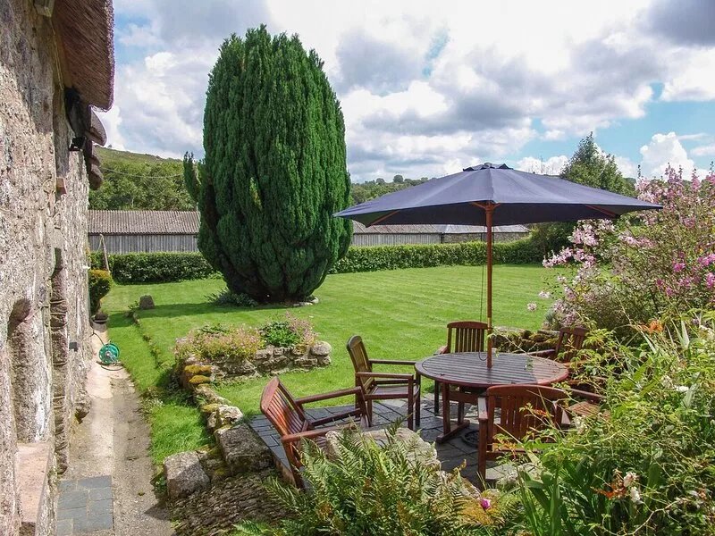 HOLE FARM, pet friendly, character holiday cottage in Chagford