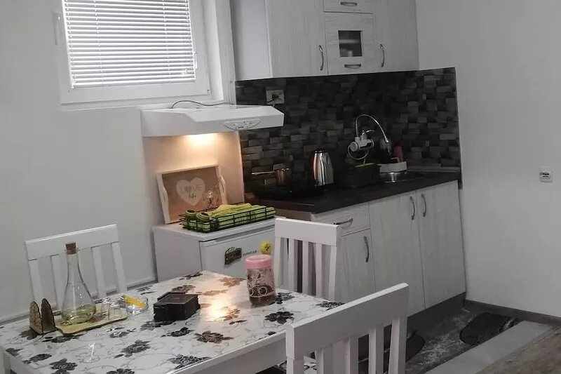 Center City Apartments-fully equipped with a terrace. 50m from the main street!