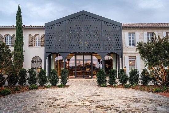 Chateau Fleur de Lisse