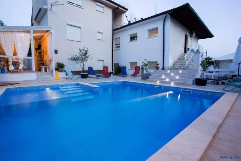 Family Apartments Svob Wiith Pool