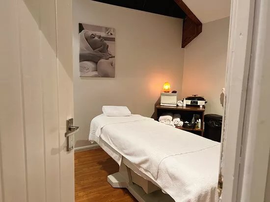 PURE Spa & Beauty (Hamilton)