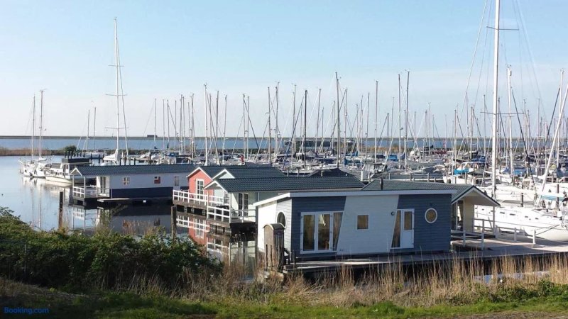 BestMarine Waterchalets Flevo Marina