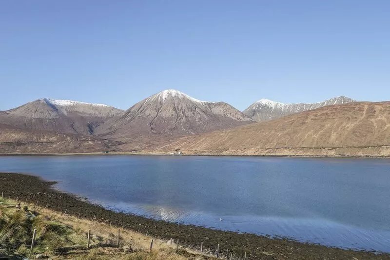 CUILLIN SHORES, family friendly, with open fire in Broadford