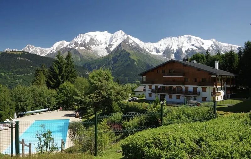 Flat 6 to 8 p. at the foot of the Saint Gervais-le Bettex ski slopes.