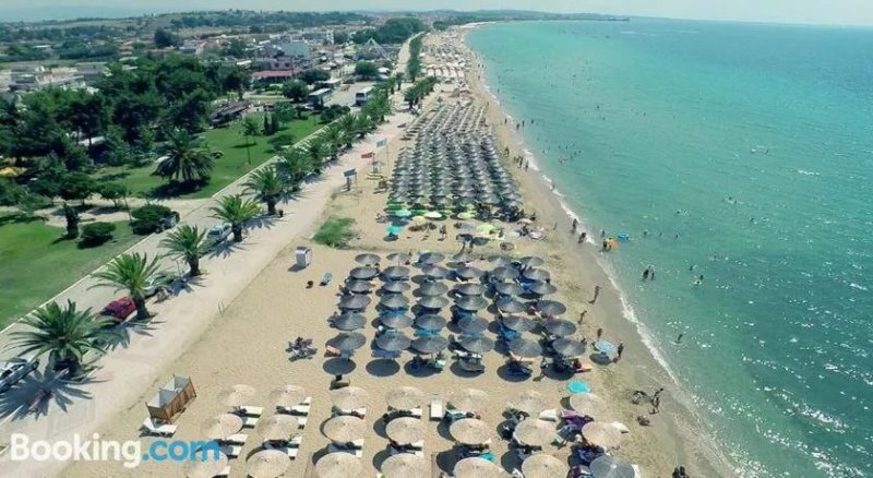 Kostas Beach Apartments