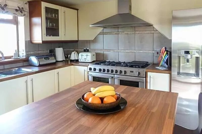 SCHOOLHILL CROFT, family friendly, character holiday cottage in Ellon