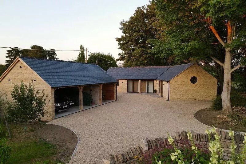 Stylishly presented holiday barn in the Cotswolds - Corner House Barn