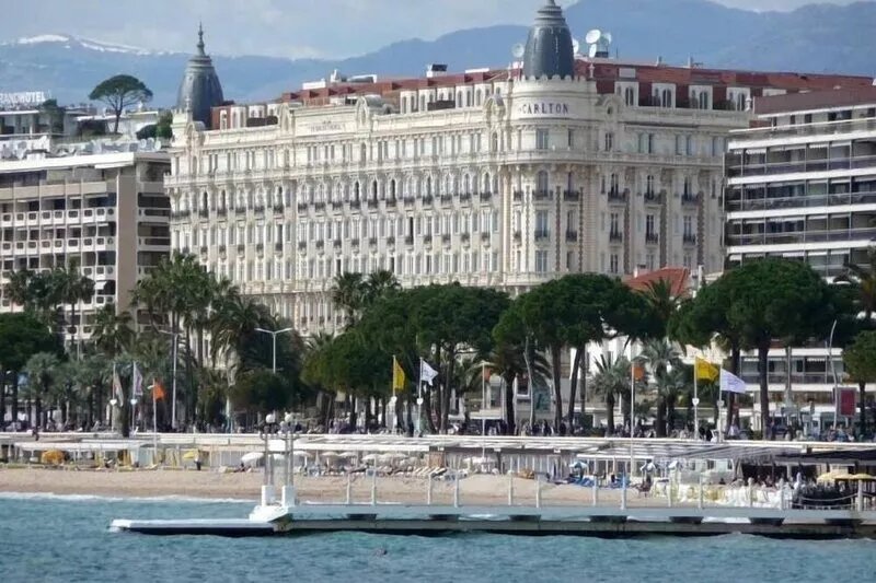 Residential flat CANNES 2bedrooms 10minutes to walk to the Croisette and beach