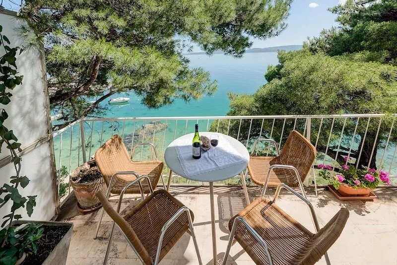 Stone forest villa in small dalmatian village Pisak