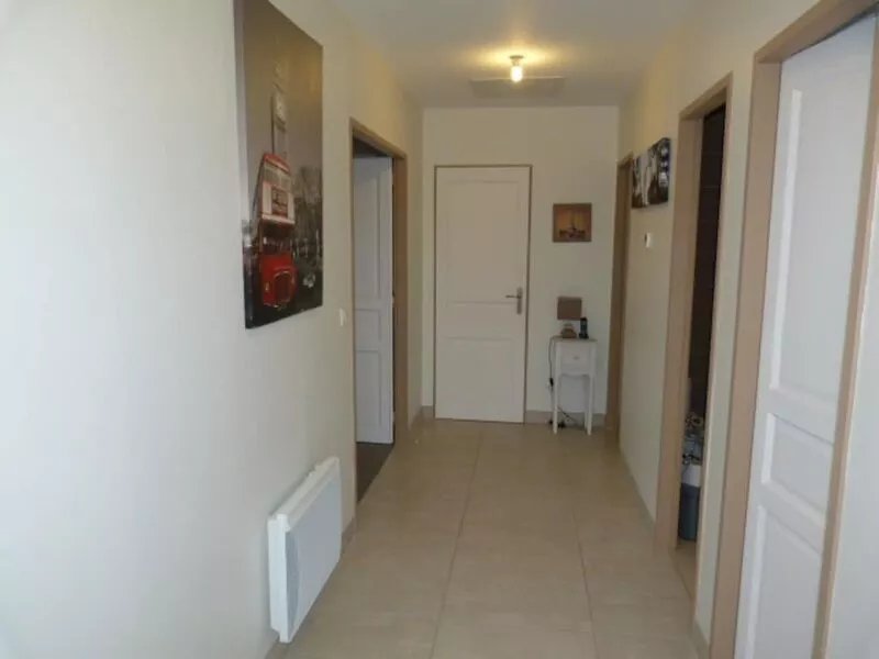 3 bed villa with private pool, set in landscaped gardens, beach location