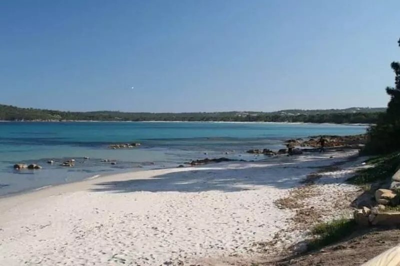 COMFORTABLE CHALET HEATED POOL BEACHES AND RIVER 10 MIN AWAY