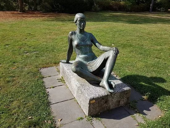 Die Sitzende