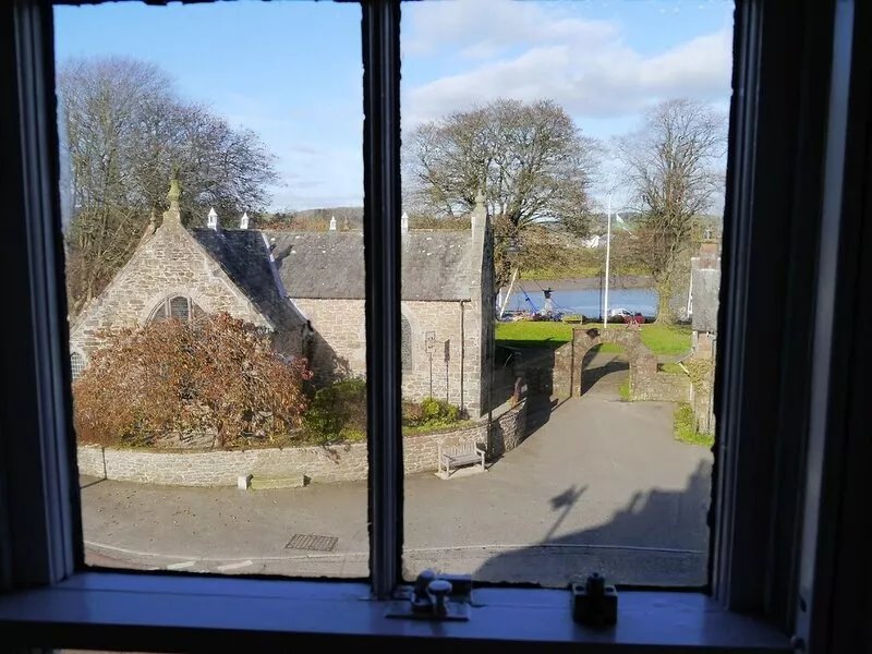 Mackenzie House -  a house that sleeps 6 guests  in 3 bedrooms