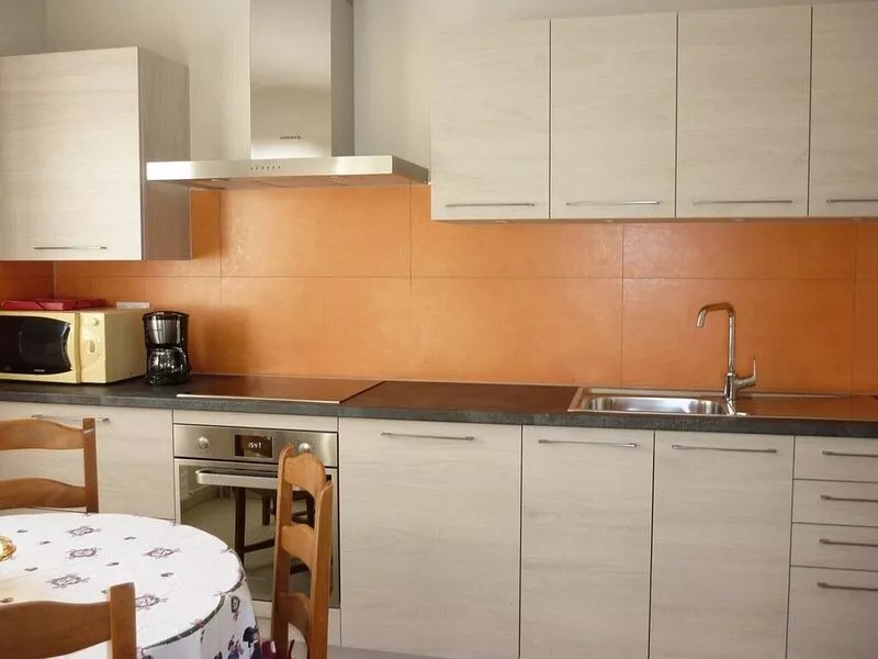 40m2 studio located 5 minutes walk from the city center with beautiful terrace