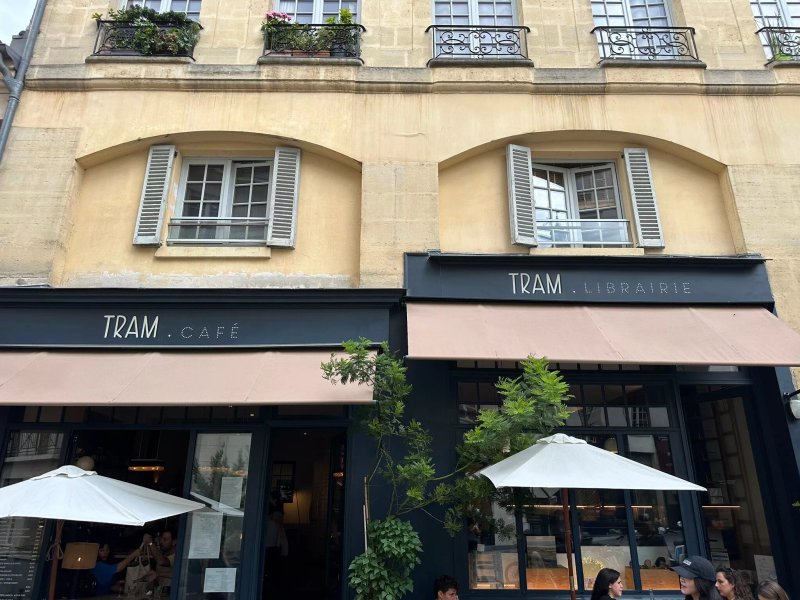 Tram Libariare Cafe