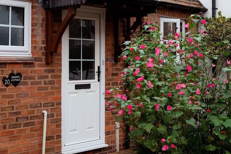 Whippet Cottage - sleeps 4 guests  in 2 bedrooms