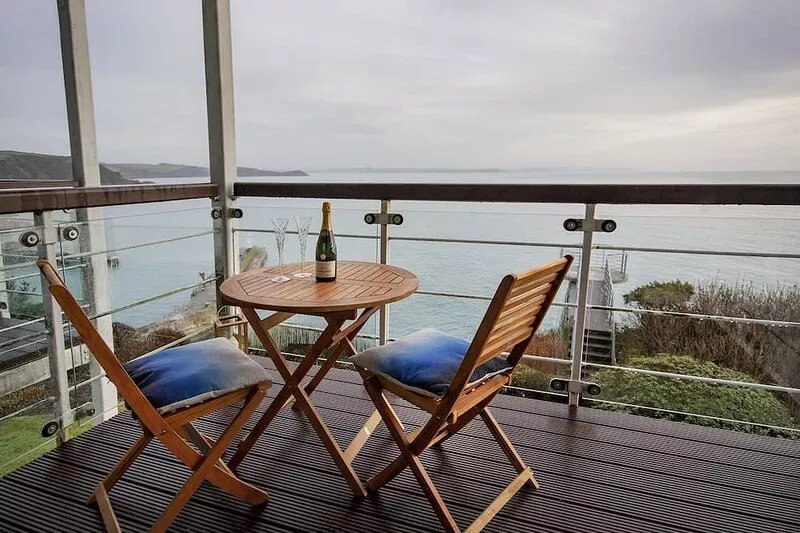 1st Floor Apartment With Outstanding Sea Views With Access To Look-Out Platform