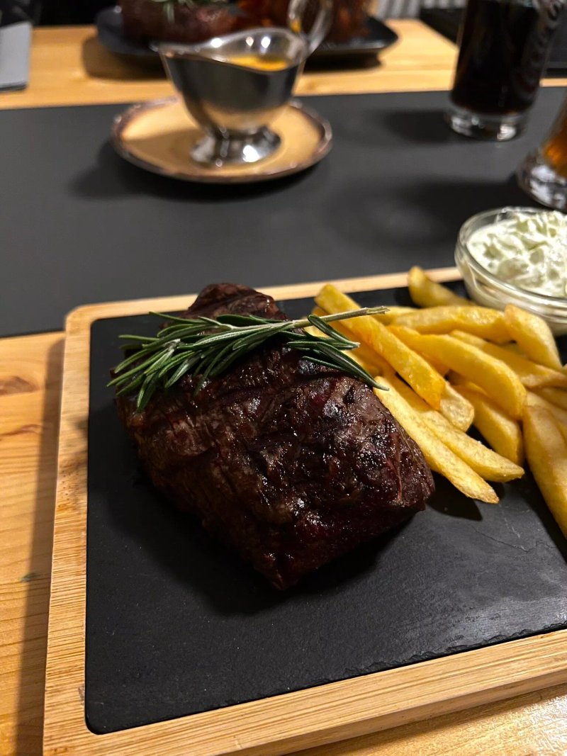 Burger & Steakhouse Medium Rare