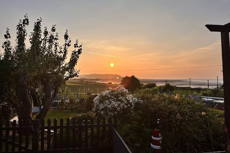 Anchors Away, Seaside Apartment with Sea Views, pet friendly.