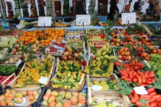 Mercato Sabato Via Fauche Banco Di Luca & Marika