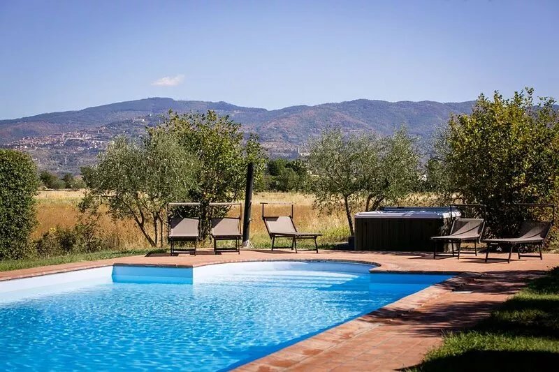 Private Villa with hot tub, WIFI, A/C, private pool, TV, patio, panoramic