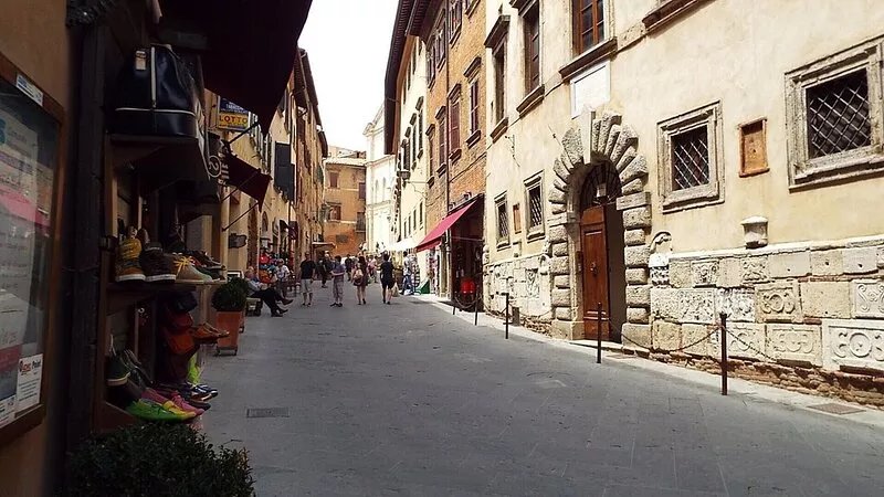 Classic Stunning 3 Bedroom Apartment in Montepulciano with Air Conditioning,